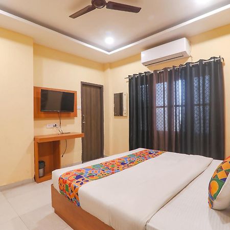 Fabhotel Swarn Banquet Kakarmatha Esterno foto