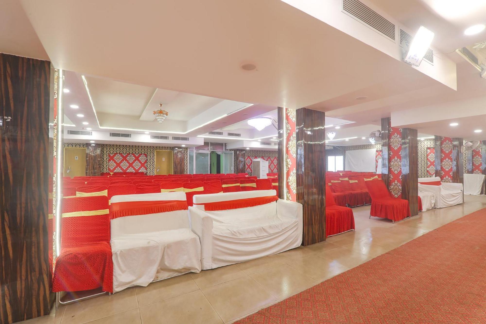 Fabhotel Swarn Banquet Kakarmatha Esterno foto